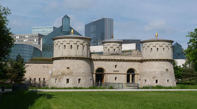 Le musée des 3 Glands et les bâtiments européens